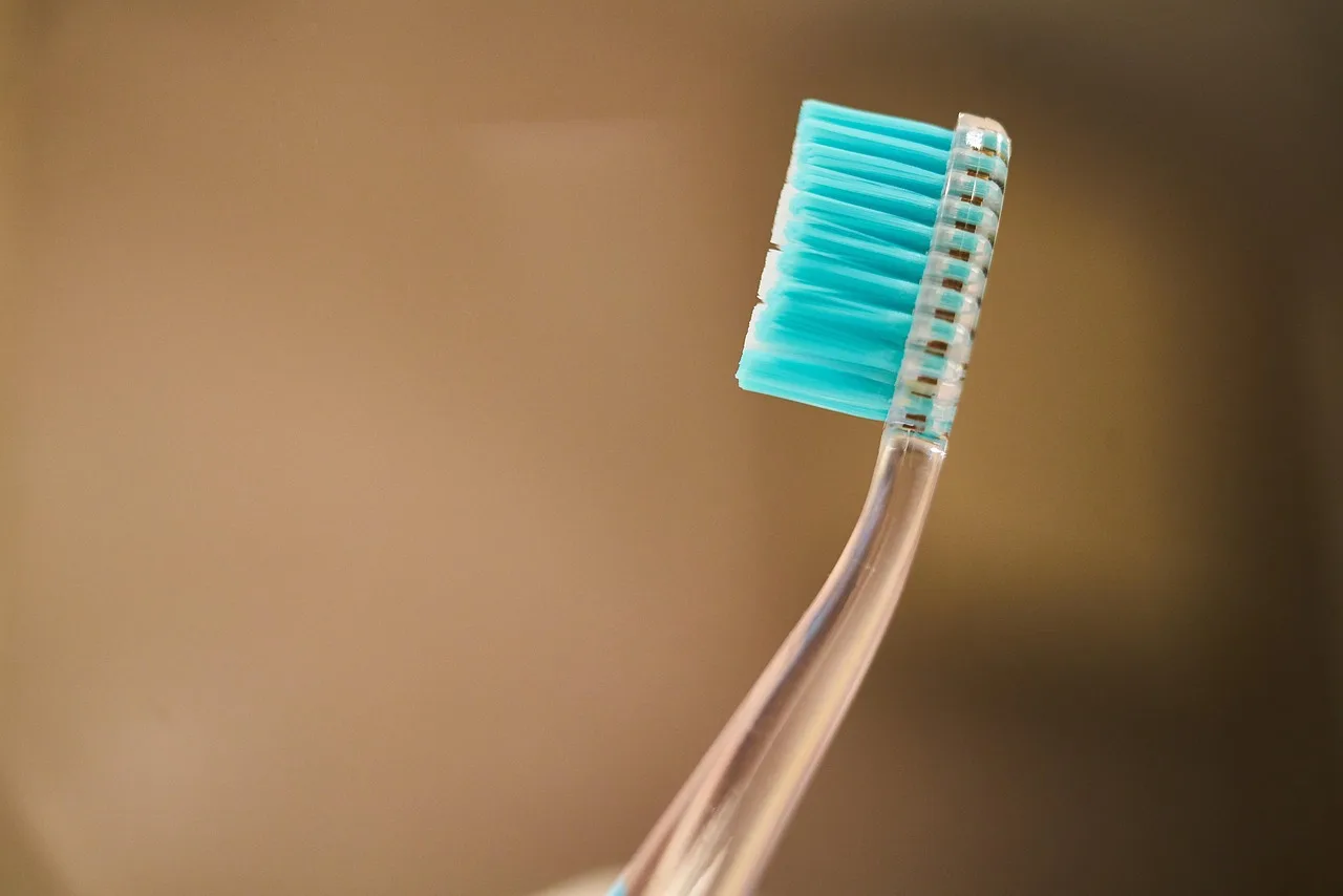 Come disinfettare gli spazzolini da denti: ecco i cinque trucchetti